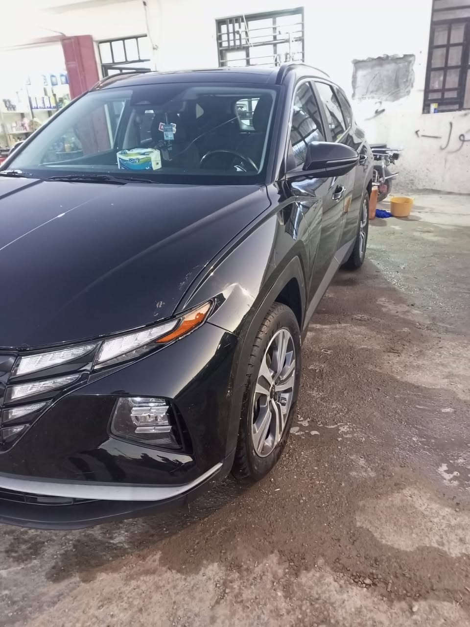 🚗 للبيع: هيونداي توسان2022 

📍 مكان السيارة: بغداد

📞 للتواصل: ‭٠٧٨٢ ٢٦٥ ٦٤٩٨‬
 
⚠️ حالة السيارة:

• وارد امريكي هايبرد 

⚙️ المواصفات:

• فول مواصفات عدا البنوراما

• تشغيل عن بعد

• حساسات امامية وخلفية

• بصمة تشغيل

• بصمة ابواب

• اشارات بالمرايا

• تبريد منفصل قطعتين

• ستائر خلفية

• نظام مانع انزلاق

• نظام توقف ذاتي Auto Hold

• هاند بريك دكمة

• حاجب LED

• كشافات

• تحكم ستيرن جهتين

• مقاعد كهربائية

• 3 انظمة قيادة (Eco - Sport - Normal)

• شاشة وسطية تدعم Apple CarPlay

• شحن لاسلكي

• مرايا قابلة للطي

📌 تفاصيل إضافية

• رقم السيارة: بغداد مشروع وطني

• باسم المالك تحويل مباشر

• لون السيارة: اسود

السعر : 170 وبيهه مجال
