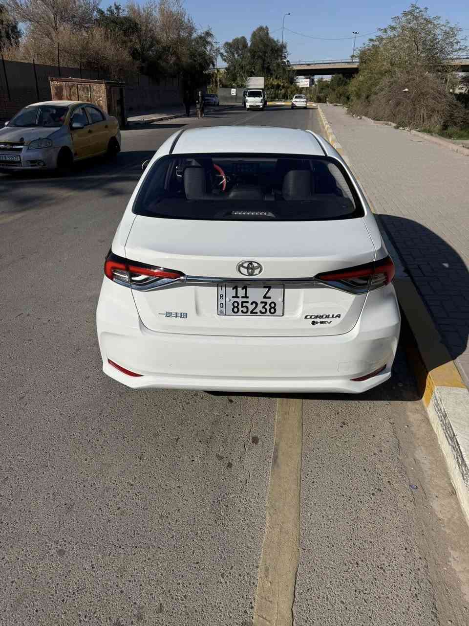 السلام عليكم كورلا هايبرد 2025ماشيه18جديده السياره مكاني اعضميه ***********
