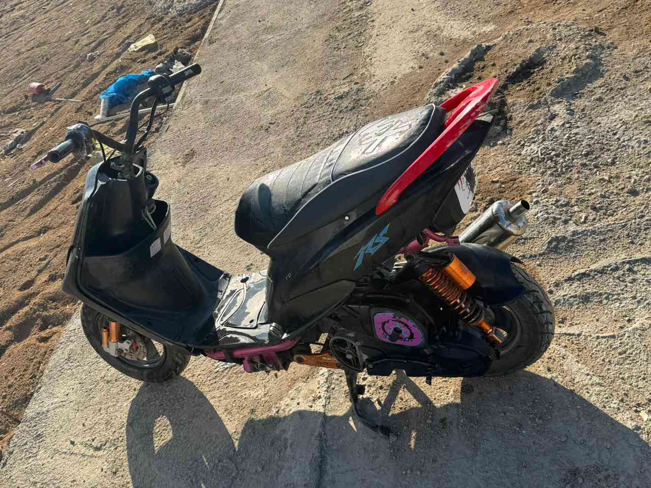 السلام عليكم 
دراجه ماكس عدله 120
دراجه مزوده بوشه بستم 55 
دراجه نضيفه حلوه 
بيهه شلعهه وا معدل 
دراجه راقيه مرتبه 
كزوز رياضي 
دبلات رياضي 
تايرات جدد
سعرها 550 بيه مجال لشراي 
مكان دراجه بصره قرنه 
تواصل ***********
توصل واتساب
