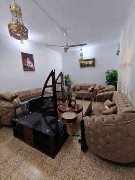 🏡 #دار_للبيع 🏡📍 الموقع: حي الجامعة – نهاية شارع سوات
🚗 الدار يقع على شارع عرض 10 متر
📏 المساحة: 200 متر
📜 الطابو: صرف

✨ المواصفات:

 • يحتوي على:�▫️ غرفتين نوم�▫️ صالة�▫️ برّاني�▫️ مطبخ�▫️ صحيات داخلية وخارجية 🚿�▫️ كراج 🚗�▫️ حديقة 🌿�▫️ ممرات جانبية
🏠 دار جاهز للسكن وبموقع مميز جداً 
———————————————————
🔺#للاستفسار مراسله واتساب ع الأرقام او اتصال مباشر
http://wa.me/+964*********** 📲 حسن 
http://wa.me/+964*********** 📲
—————————————————————
او زيارة مكتبنا متواجدين من 3 لحد 8 مساء
🔺مكتب دره المشرق للاستثمار والتطوير العقاري 
🔺العنوان:-حي الجزائر الشارع العام مقابيل مطعم باسم ابو المحشي
