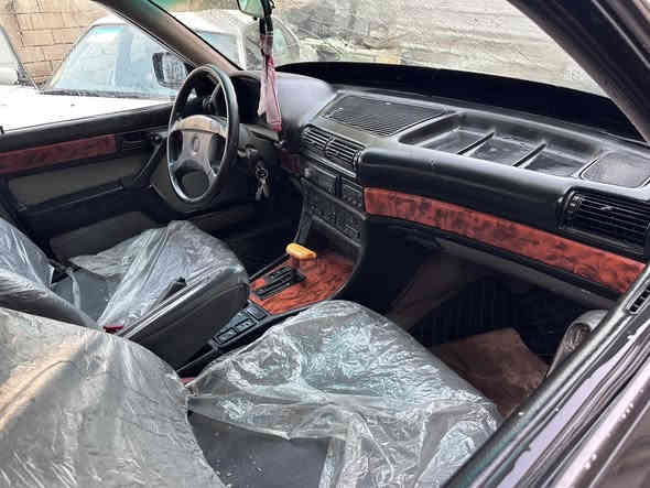 للبيع او مراوس حسب القناعه بي ام ٧٣٥ موديل ٩١ محرك ٦ سلندر كير اوتماتيك سياره فول مواصفات 
صدر كهربائيات كلها شغاله وجاهزه تبريد كامل داخل نضيف ويل كب فتحه سنتر لوك شغال سياره مكفوله من الضربه 

سياره بسم خالي متوفي ودا نمشي بجرائات القسام اله يكمل القسام يله احولها الي يحب يشتري اني حاضر 
السعر ٢٢ ورقه وبي مجال العنوان بغداد حي الخضراء 
***********
