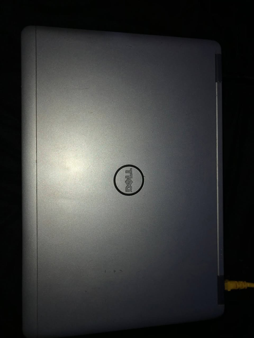 ابتوب Dell Latitude E7440 (سليم) نظيفة - كور i5 تفيد للدراسة والعمل المكتبي

التفاصيل:

للبيع لابتوب ديل (Dell) فئة Latitude المعروفة بالمتانة والأداء العملي، الجهاز نظيف وممتاز للطلاب، طباعة البحوث، التصفح، ومشاهدة الأفلام.

المواصفات:

💻 الموديل: Dell Latitude E7440

⚙️ المعالج: Intel Core i5-4300U (الجيل الرابع).

🚀 الرام: 4 جيجابايت (4GB DDR3).

💾 الهارد (التخزين): 500 جيجابايت (HDD) (مساحة كبيرة للخزن).

🖥️ كارت الشاشة: Intel HD Graphics (داخلي).

ويندوز 10 مثبت وجاهز للعمل.

مميزات إضافية:

✅ تصميم نحيف وأنيق (Ultrabook).

✅ لوحة مفاتيح عربي/إنجليزي.

✅ مزودة بمنافذ USB و HDMI لربطها بالشاشات.

✅ مناسبة جداً لبرامج الأوفيس (Word, Excel) والتعليم الإلكتروني.

💰 السعر: [160بيهامجال]

📍 المكان: [بابل]


**إذا كنت صاحب هذا الإعلان وتريد حذفه لأي سبب، رجاءا أرسل رسالة إلى الدعم الفني**