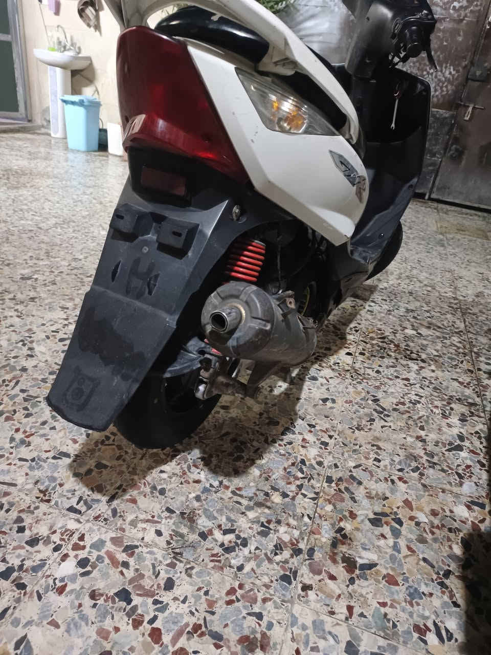 سلام عليكم اخوان  ماكس ثعلب البيع او مراوس حسب القناعه  الدراجه بيهه ويالة امامي خلفي جيتي اءر وبيهه كلجات رياضي تاير خلفي جلاتين اصلي  بيهه سلف جبير مكينتهة جبيرة ممعروفة ملاحظة (الصالنصة مو وياهة) مكاني شعلة  ***********
