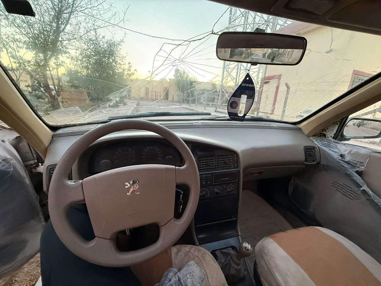 السلام عليكم بيجو ٤٠٥ مديل ٢٠١٠ للبيع مكاني نجف السياره ماعايزه شي كبل لشارع مكينه جديده هسه شادها كير جديد يشهد الله قبل سبوع شاده مصبوغ عام جماليه  السعر ٢٤ عليه غرامه ينزل من سعرها السياره رقمه نجف راعيها موجود مداور ثاني يوم رقم الهاتف ***********
