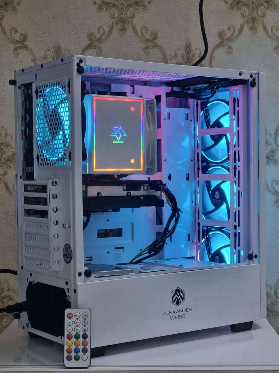 Pc gaming
موصفات 
معالج: Xeon E5-2670v3 (قريب ال Ryzen 5 3600)
رام: 16gb DDR4
كارت شاشه: RX 580 8GB 
بور سبلاي: 600W
سعر 480,000 متوفر توصيل 🛑
تواصل ارسال رساله على وتس اب : ***********
