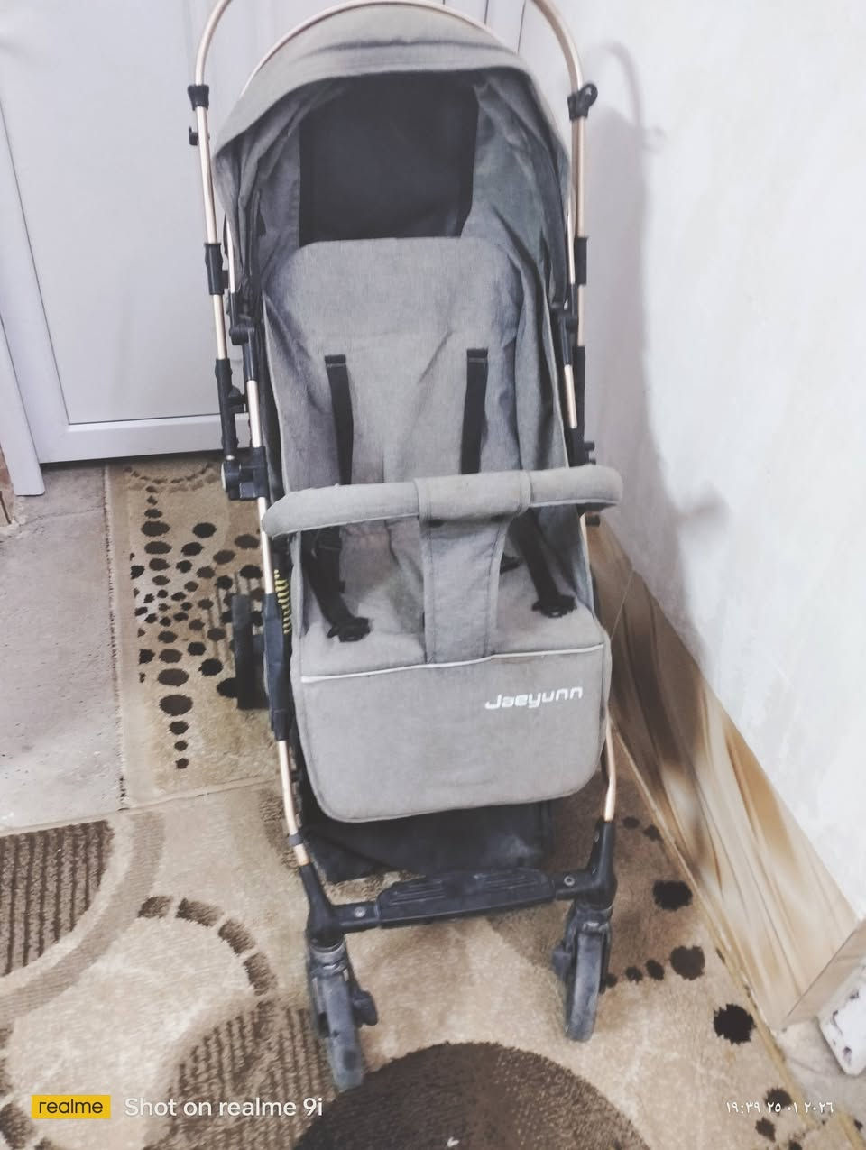 التخت 40العربانه 50 الكرسي 15وبيهم التوصل ع رقم ***********كورك *********** عنوان ايسر
