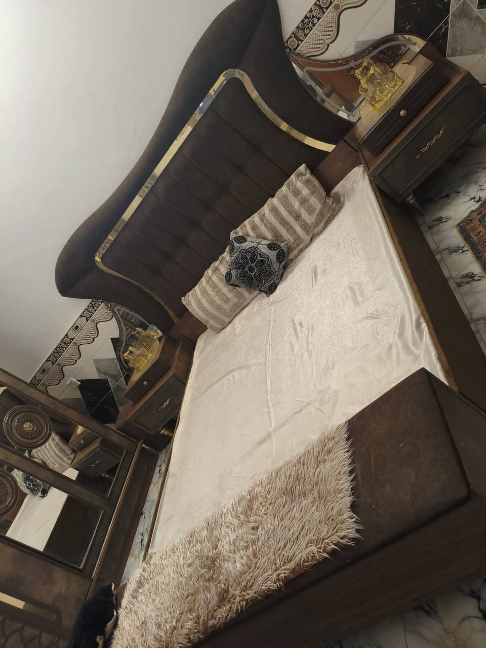 غرفه تركيا خشبه بلوك درجة أولاً نضافته 100/100مابيه اي ضرر  مكانه بغداد للستفسار ***********
