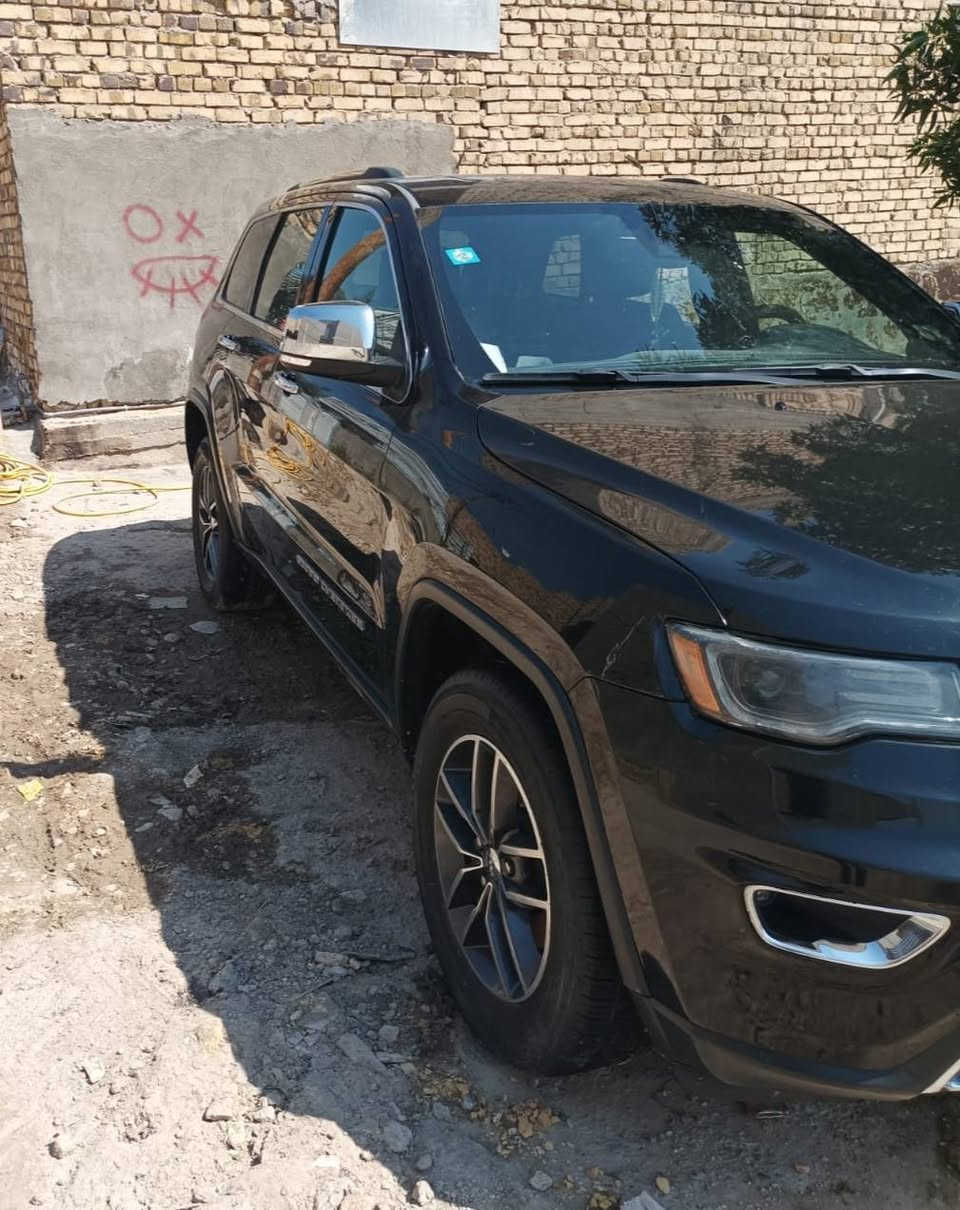🚗 للبيع: جيب كراند ليمتد 2017
📍 مكان السيارة: بابل – مركز المدينة
📞 للتواصل: ***********
📊 المسافة المقطوعة: 125 الف كم 
🛠️ المحرك: 6 سلندر – 3300cc

السعر مناسب جداً 🔥 
اكتب تعليق ويوصلك السعر خاص 📩 

• فول مواصفات فئة Limited 

⚠️ أضرار السيارة:
• وارد أمريكي
• صور الحادث مرفقة مع الصور
• ضعف في المحرك

📌 تفاصيل إضافية:
• رقم السيارة: واسط الدولي الجديد
• باسم المالك تحويل مباشر
• لون السيارة: أسود

السعر مناسب جداً 🔥 
اكتب تعليق ويوصلك السعر خاص 📩
