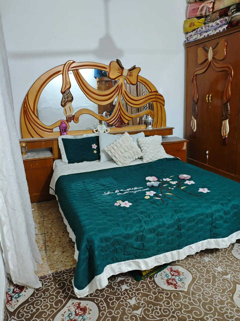 جربايه + ميز مرايه للبيع السعر ١٧٥ وبيهه مجال للشراي للأستفسار الاتصال على الرقم
 0772 527 9285 عمارة, ميسان
