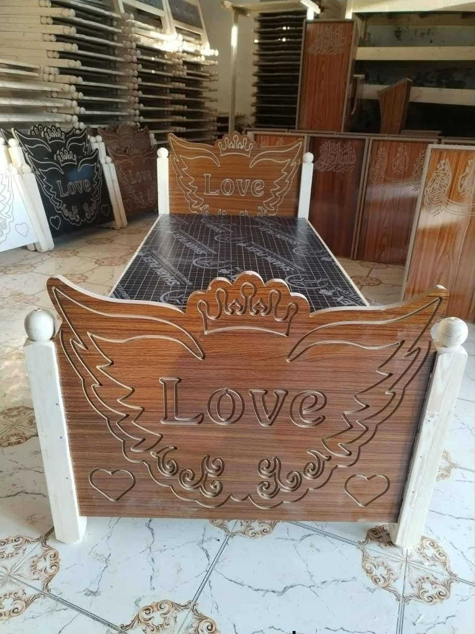 🛏️ يتوفر لدينا جرابي نفر واحد

🧵 شغل تزكام درجة أولى ✅

🔸 متوفر أيضاً:
🪵 جراجيب خشب
🚪 أبواب
🧳 كناتير
🍽️ بوفيات
👟 جزامات أحذية

📍 العنوان:
كوت – حي الحوراء 
📌 شارع المواكب 
📌 مقابل مكتب المستقبل 

📞 للحجز*********** 📲 واتساب 
*********** 📲

🚚 خدمة توصيل داخل الكوت متوفرة ✅
