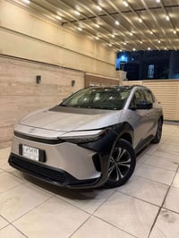 Toyota bz4x فول مواصفات للبيع سيارة Toyota bz4x موديل 2022، كهرباء بال...