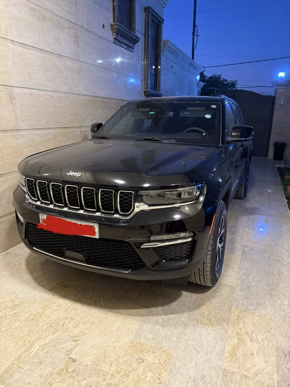 سلام عليكم 
جيب شيروكي 2024 فول مواصفات ما عدا الفتحه رقم أربيل 
ماشيه فقط 4000 زيرو وارد أمريكي حادث بس باب مبدل 
رادار امامي و خلفي 
صندوق كهرباء 
كشن السايق و الراكب كهرباء 
كير ماوس 
تدفئه تبريد 
تشغيل عن بعد 
بعد هاواي مواصفات سعر 350 مكان بغداد 
***********
