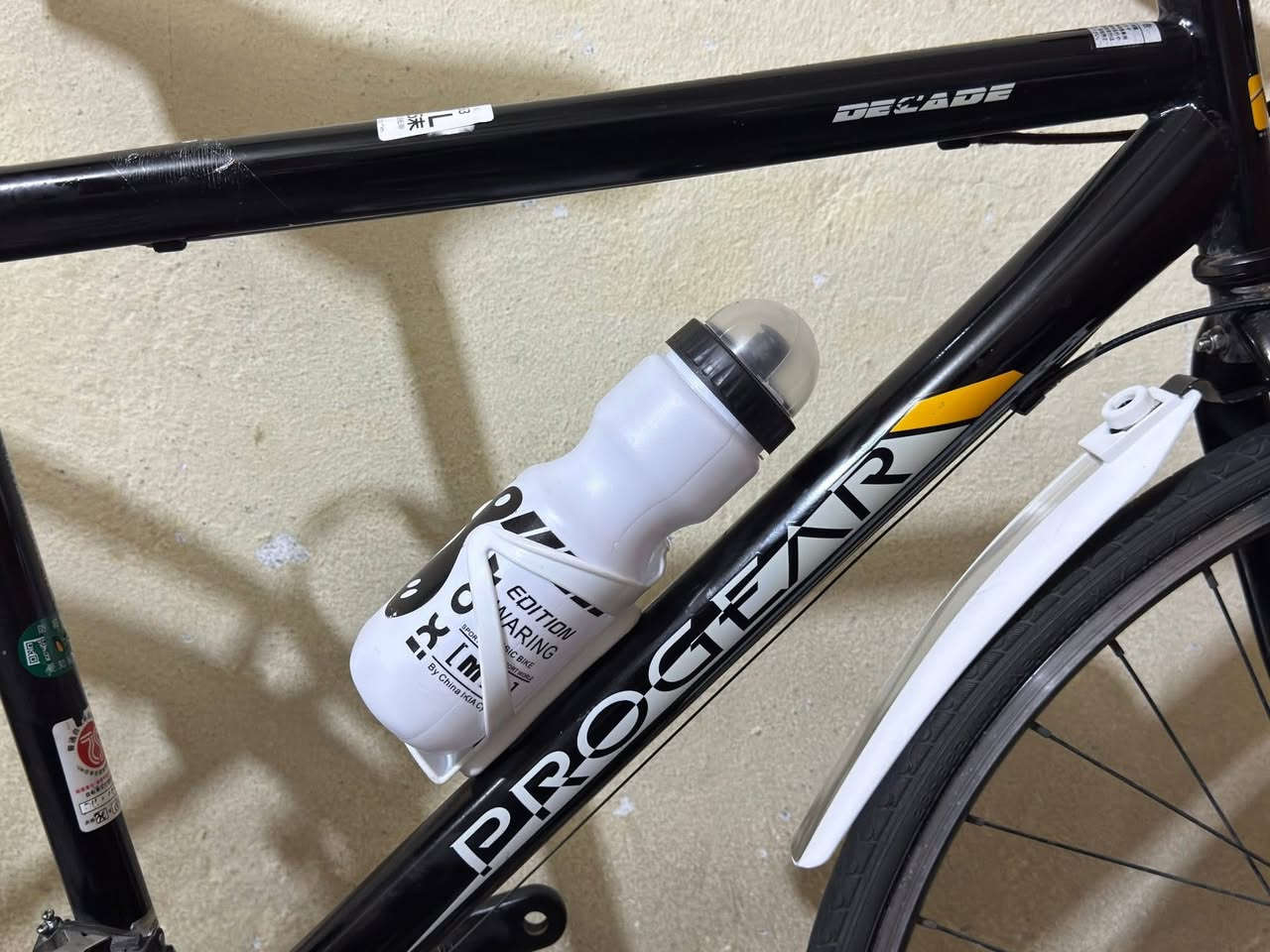 السلام عليكم بايسكل c700 للبيع او مراوس السعر 140وبي مجال مكاني بغداد الزعفرانيه رقمي ***********

✨ المواصفات:
⚡ الحجم: 28 إنج
⚡ باله كسر حاوية  
⚡ جاهز ونظيف %100
⚡ كير (7×3) سحب دفع شيمانو أصليات
⚡ الويل الأمامي حساس + لايت شغّال
⚡ إطار قوي وخفيف من الألمنيوم
