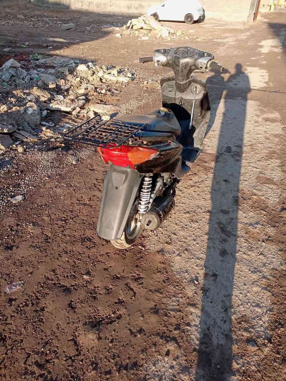 سلام عليكم دراجه سكنس نثيه ياباني بتري جديد كهربايات كلها شغاله العنوان قرب مرور تاجيات سعر 250 بيها مجال قليل ***********
