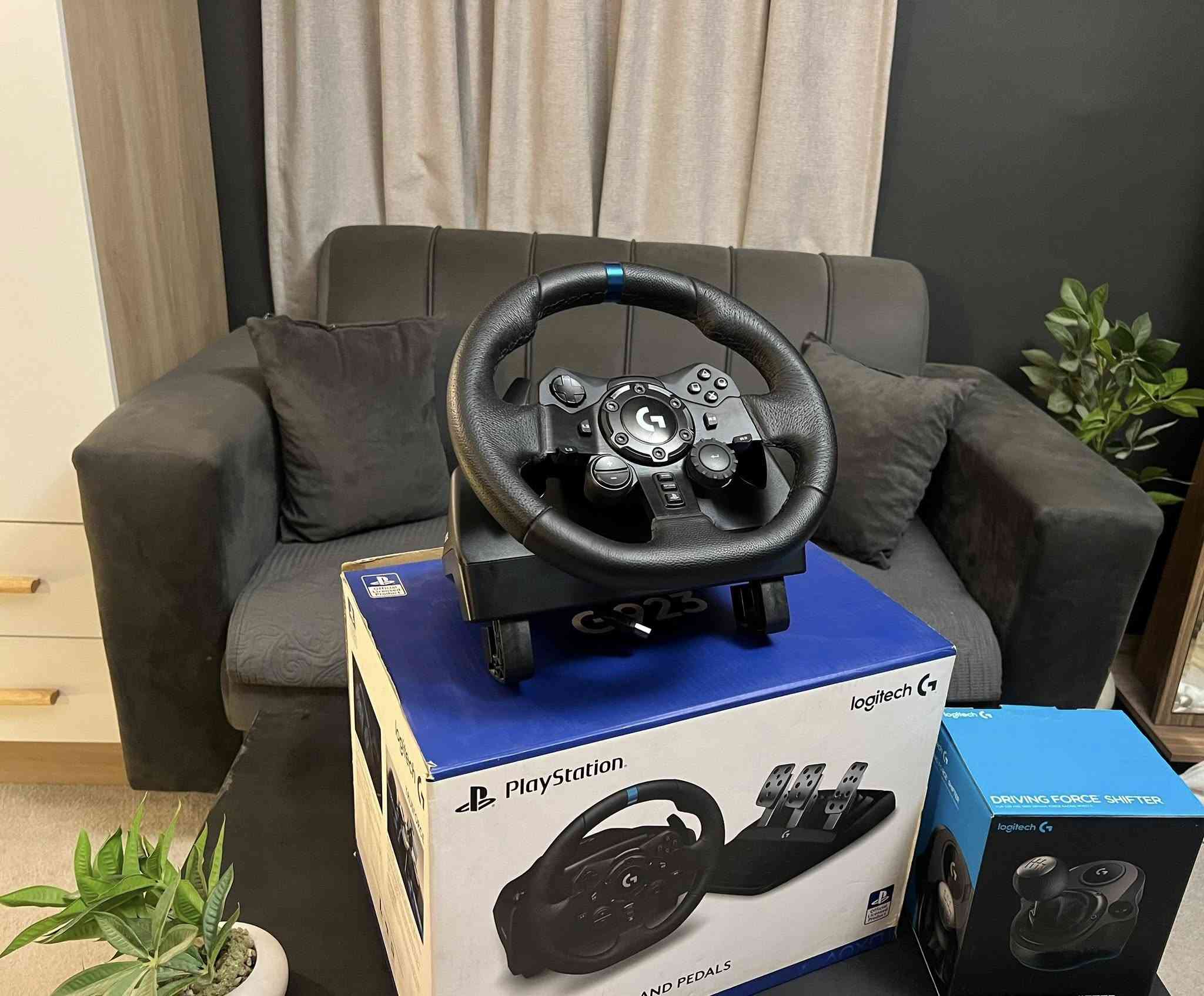 سلام عليكم
دركسون g923 
 للبيع دركسون لوجيتك مع الكير كامل بدون اي نقص نظافة 100%  
Logitech G923 TrueForce + Driving Force Shifter (باكج كامل)

إصدار PlayStation يدعم PS4 / PS5 / PC.

استعمال نظيف على كد اسبوع ، بالكارتون وبعدهن بالجيس.

فيديو توضيحي للشد:
https://youtu.be/IMFEGNnN0yI?si=eiYDJUoTSYMYGjB3

سبب البيع: عدم التفرغ.

نزلت من سعرة هواي لان مستعجل جنت عارضة ب500
السعر الحالي 300 وبي مجال 

متلكة هيج سعر بهالنظافة 
مكان بغداد
تفضل عالواتس *********** 
او تفضل خاص
