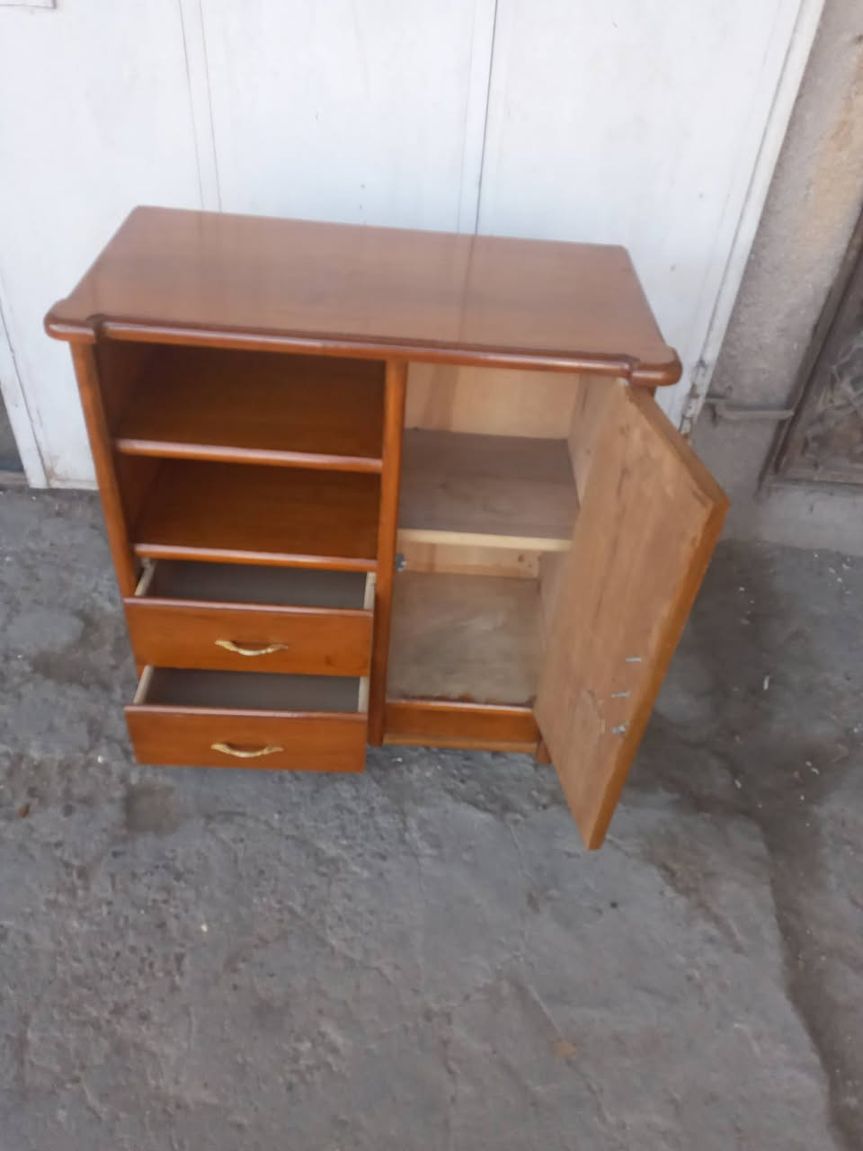 كومدي صاج تزكام مستعمل ارتفاع 84 سم عرض 80 سم عمق 40 سم السعر 50 وبي مجال العنوان بغداد حي الإعلام الشباب نهاية شارع سوق اميمه  صيدلية نور الشباب قرب النادي التجاري  موبايل عراقنا وتساب بي 
*********** 
***********

يوجد توصيل غير مجاني داخل بغداد فقط
