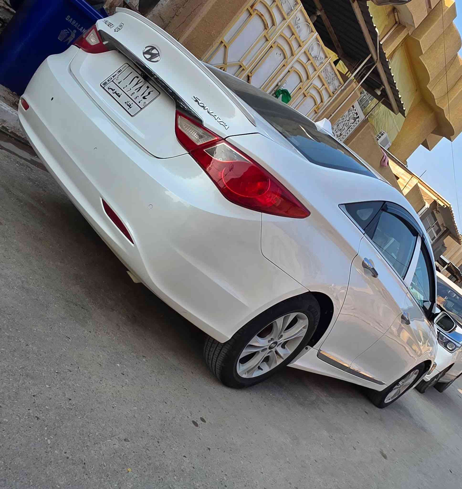 السلام عليكم 

سوناتا ٢٠١١ خليجي 

محرك ٢٤٠٠ 

ماشيه ٢١٢ 

عليهه ادامه كامله 
بولش وحمام
الصدر جديد 
الغرفه داخليه جديده 

موصفاته✅✅
شفتات ستيرن 

تحكمات ستيرن

حساسات خلفيه امامي 

تبريد قطعتين 

مدخل usb اوكس

نظام ايكو 

تحكم بالاضائه الامامي عالي وناصي 

مري شفط

سياره حلوه وميحتاج تصرف عليه شي ✅

كامله من كلشي ✅

محرك وكير مكفوله ✅
ماعدا مبدل بيه كازكيت بدون تنقيص وتبخير  تراي السياره كلش حلو 

رقم بغداد تحول ثاني يوم✅✅

السونار مرفق مع الصور  

السعر :: اطلبه بالتعليقات يصلك خاص 📩

للاستفسار ***********

... ✅تابع البيج بيه سيارات معروضه ✅✅
