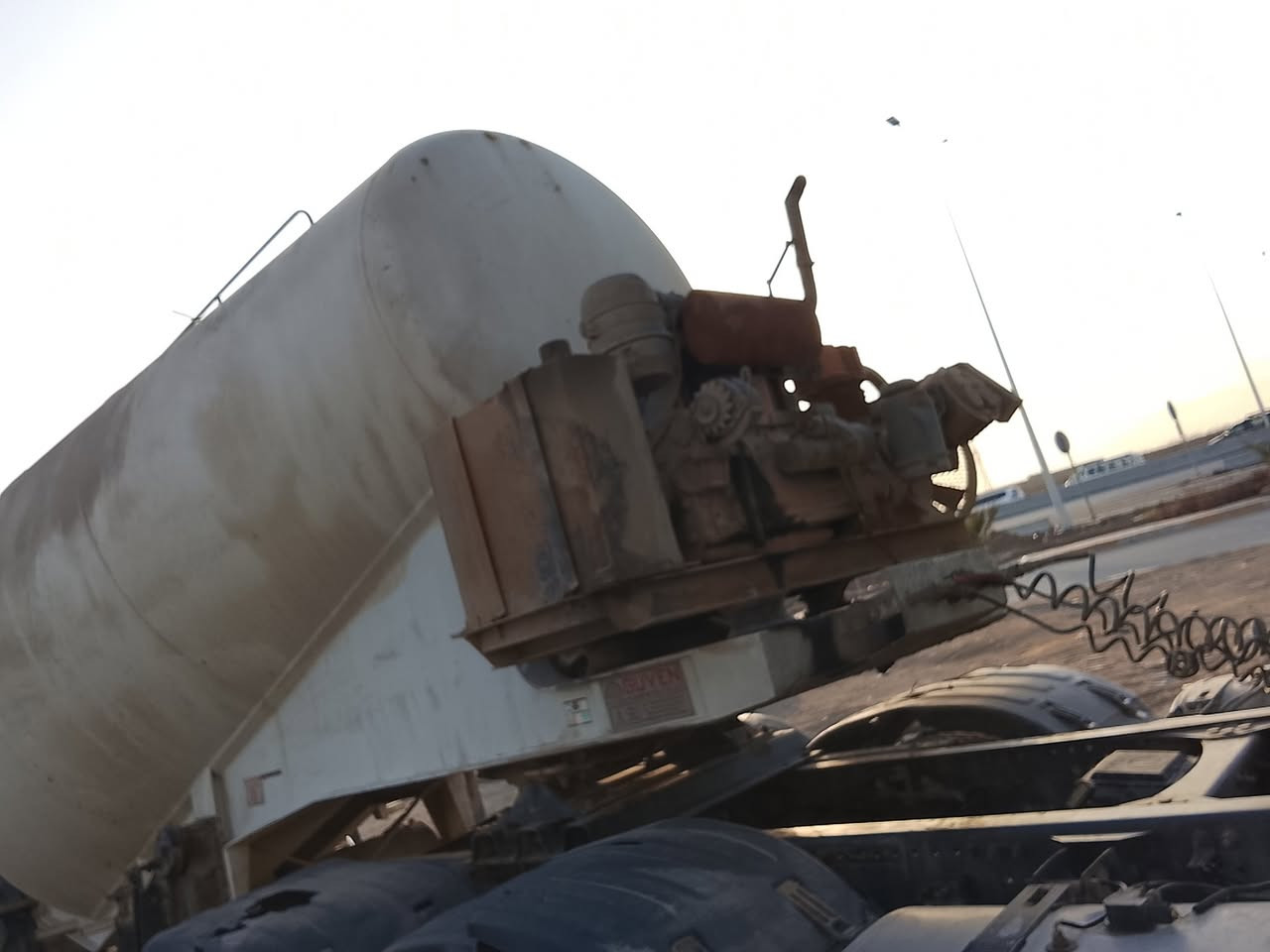 سايلو للبيع 40 طن تركي محور 22 ثلاثه دناكير جوبلس  دويز 4 بستم ظاقطه تركيه للاتصال على الرقم ***********
