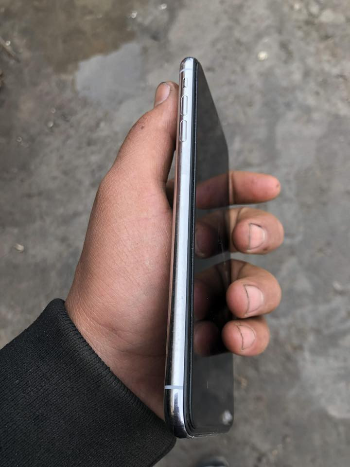 السلام عليكم ايفون اكس ماكس مكفول كفاله عامه بس فيس ايدي واكف ذاكره 256 وبطاريه 83 ما مرفوع ولاا شيي الجهاز شخط ممشخوط 
اتصال ***********
