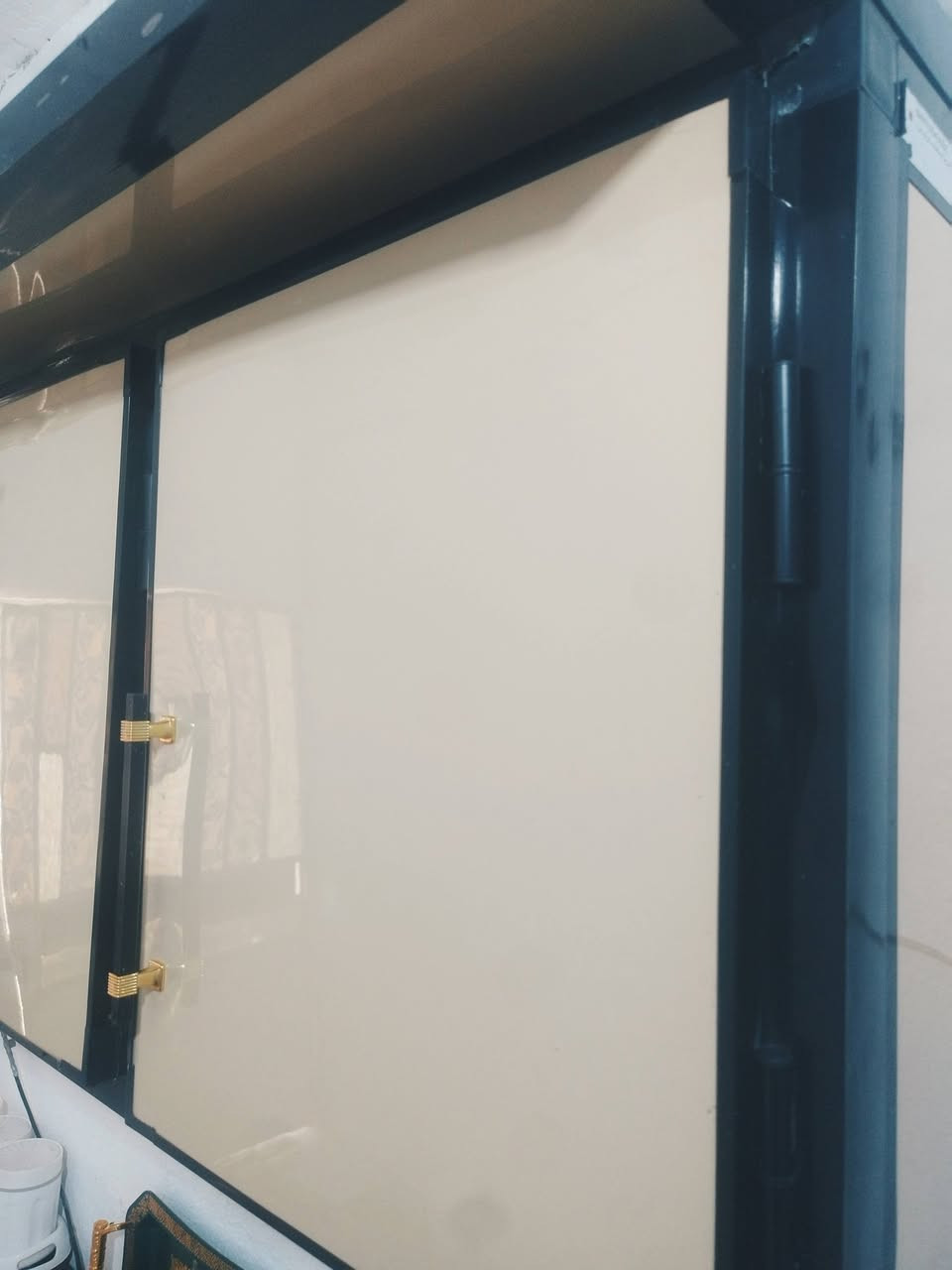 كاونتر للبيع استخدام ٢٠يوم فقط تسكام مبطن  سعر ٢٠٠وبي مجال بيع مستعجل مكاني كوفه شارع المطار القديم  ***********
