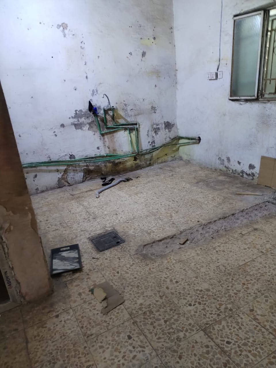 بيت للايجار ١٠٠م نجف حي الوفاء قريب بنزين خانه طابق واحد يتكون من غرفة وصاله ومطبخ واستقبال وصحيات ايجاره 250 الف بي مجال الاستفسار اتواصل واتساب ***********
