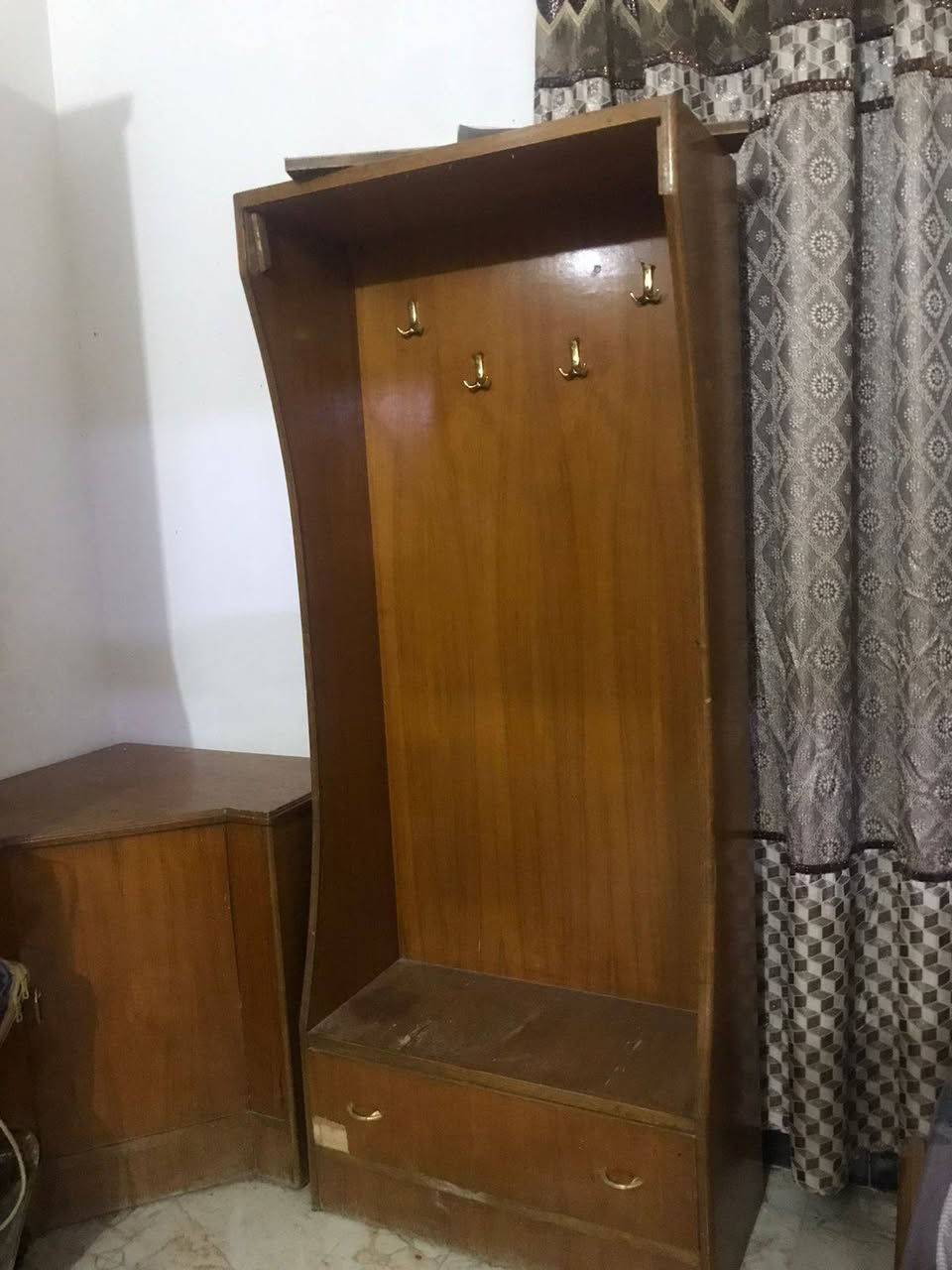 سلام عليكم ورحمة الله غرفه اخشاب حطاطه صاج سعر 650للاتصال ***********،، ***********
