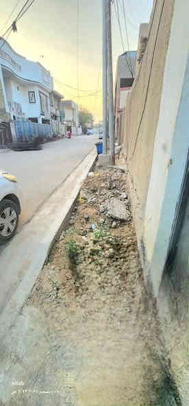 السلام عليكم ورحمة الله وبركاته للبيع بيت حي الجهاد الملحانية قرب حسينية سيد الشهداء (عرصة ) داخل منطقة امان من ناحية  الإزالة حتى يطوب في المستقبل اصل الارض ملجأ ،مساحة ١٠٠متر
كراج ٤م ونص في٥م مع حمام خارجي للضيوف ، مدخلين للبيت  ممر جانبي عرض متر في ٩م ، استقبال ٦م في ٣م 
سقف كونكريت مسلح ، هول داخلي ٥م في ٣م سقف ساندويتش مع سقف ثانوي  مراوح لطش +ساحبة صاروخية
مطبخ ٣م في ٢م ، حمام ٣م في ٢م  داخلي غربي ، مكان للسخان مخفي  ،مكان للغسالة، و للمغسلة ، غرفة نوم كبيره ٥م في ٤م سقف ساندويتش مع سقوف ثانوي انارة وديكور ومروحة ، غرفة نوم ثانيه ٥م في ٣م سقف ساندويتش مع سقوف ثانوية انارة وديكور مروحة لطش  ،  ترك خلفي على عرض البيت ٧م في واحد ونص متر ، ،لايوجد درج للصطح 
البيت كامل من كل النواحي مبني البيت من ٢٠٠٧ ولحد الان 
يعني صارلة ١٧ سنة يعني ينشمل بل تطويب، الخدمات كهرباء ثري فيز وطنية ماء فول للصطح  مجاري طبليط جديد المنطقة هادئة واناس مترتبين مدراس درجة أولى 
قريب على الشارع التجاري ، بعد عن السريع مال حي العامل ٢٠ دقيقة مشي اتصال على الرقم ***********
