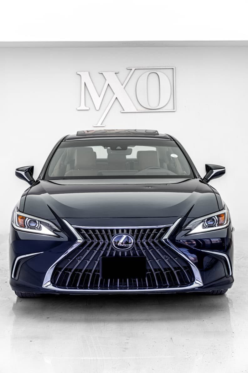 للون مميز و مواصفات فول 💣🔥
LEXUS ES300 2024
ليكزس اي اس ٣٠٠ هايبرد

مواصفات Luxury يعني مواصفات ملكية 
(مقاعد تدفئة و تبريد-خزن ميمور-فتحة سقف-شاحن لاسلكي-شاشة كبيرة-داتاشو-رادار امامي و جانبي)

مكينة ٤سلندر+هايبرد حجم ٢.٠لتر
ماشية 24,000 ميل و بحالة جداً ممتازة 

السيارة بيها فقط باب الجنطة صبغ بدون دواخل و ايرباك رقم شاصي ((58ADA1C16RU044152))

سعر السيارة فقط 28,500$ دفترين و خمسة و ثمانين ورقة و بيها مجال بسيط
السيارة رقم كاتي و موجودة ب دهوك ل اي استفسار اتصل علي الرقم 
((***********))
