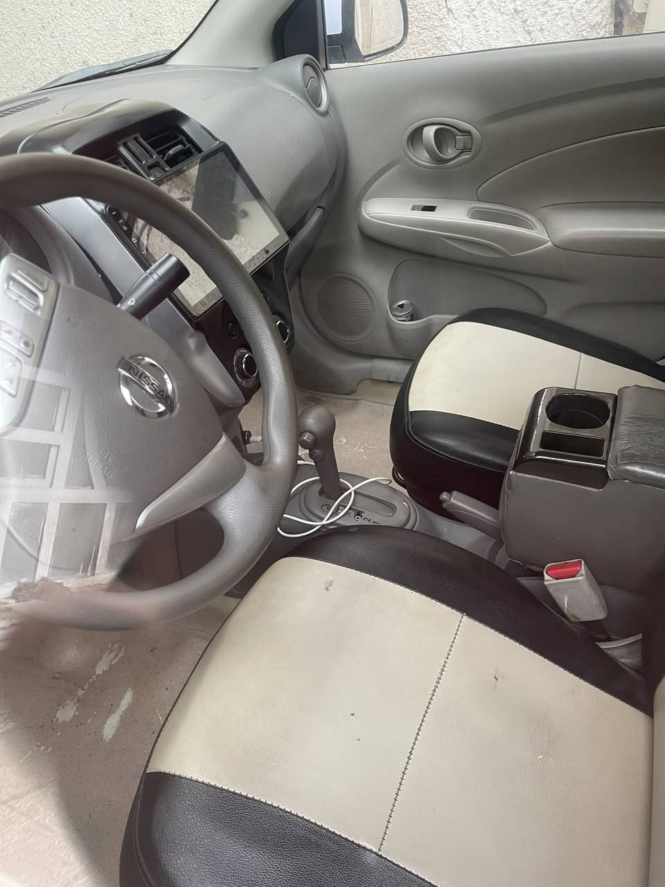 السلام عليكم
نيسان سني هندي بليته زركه لون ابيض موديل 2021 رقم اربيل سنوية بعدله 9 اشهر تحويل وكاله ثاني يوم 
السياره ماشية 89 
دوشمة ارضية
  دوشمة كشنات 
شاشة كامره امامية خلفية
 سياره جاهزه للاخير 
بيه مكانين بارد وباب تبديل
السعر 95
*********** مكاني بغداد عامرية
