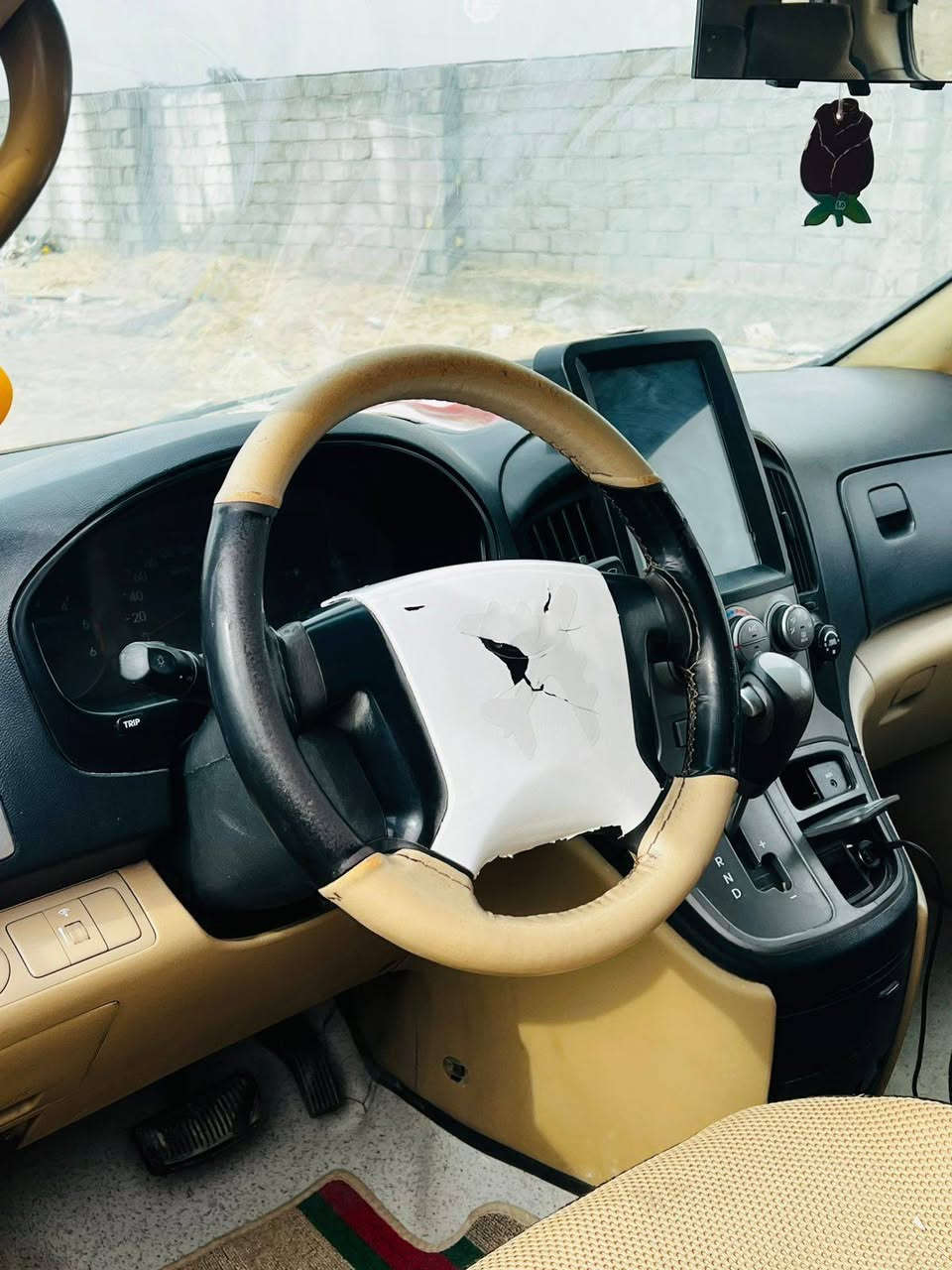 ستاركس 9 محور مسكر سياحي مكينه 12 سياره جاهزه بيها الجاملغ الخلفي بيه صبغ فقط
سياره مصفره وبسمي مكانها نجف حيدريه
سعرها 132 وقابل للتفاوض
***********
