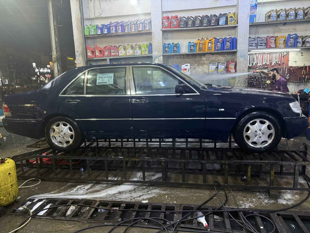 السلام عليكم من رخصه الادمن المحترم
مرسيدس شبح للبيع ١٩٩٤ رئاسي باب طويله
السياره جاهزه من كل شيء 
كير مكينه بلاد خراطيم مكفول
تبريد ثلج منضومه تبريد كلها جديده
سستم سماعات مرسيدس اصلي صوت ايخبل 
السياره مسويها عازل صوت وحراره درجه اولى انسه الصوت الخارجي
فيتم ومنضومه فلاتر كلها جديده 
تخم تاير 
كشنات كهرباء 
رقم بغداد باسمي 
***********
