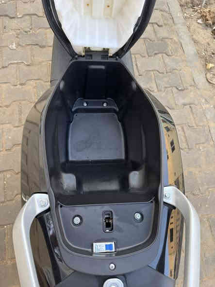 دراجه شحن للبيع نوع (BENENG)
دراجه تحتوي على 6 بطاريات 
نضيفه ماشيه فقط 3400
اخذتها ٣١/٥ يعني بشهر السادس
دراجه كلش نضيفه مثل ما مبينه بالصور 
نضام ٤ سرعات سرعتها ٦٠ حقيقي
السعر ٦٠٠ قفلها ماخذها ب٨٠٠ اني والشراي يجي وبي خير ويدلل
وياها خوذه هديه 
العنوان بغداد شقق الطالبيه
*********** واتساب
