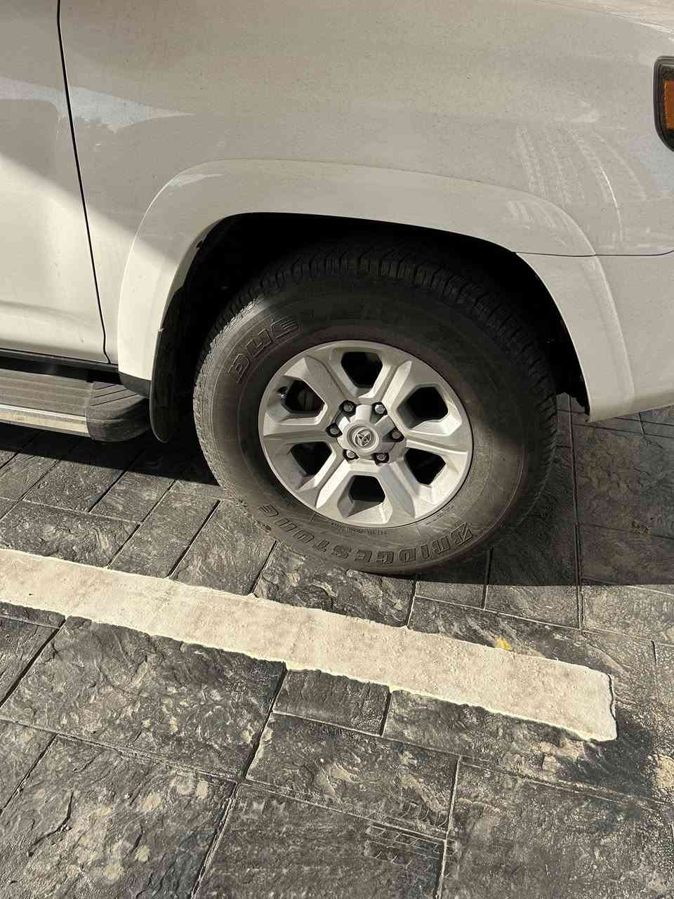 السلام عليكم ويل كب+اطارات برجستون ياباني اصلي وكالة انتاج 24 قياس الإطار 265/70/17 السعر 500$ للتواصل *********** او واتساب مكان بغداد
