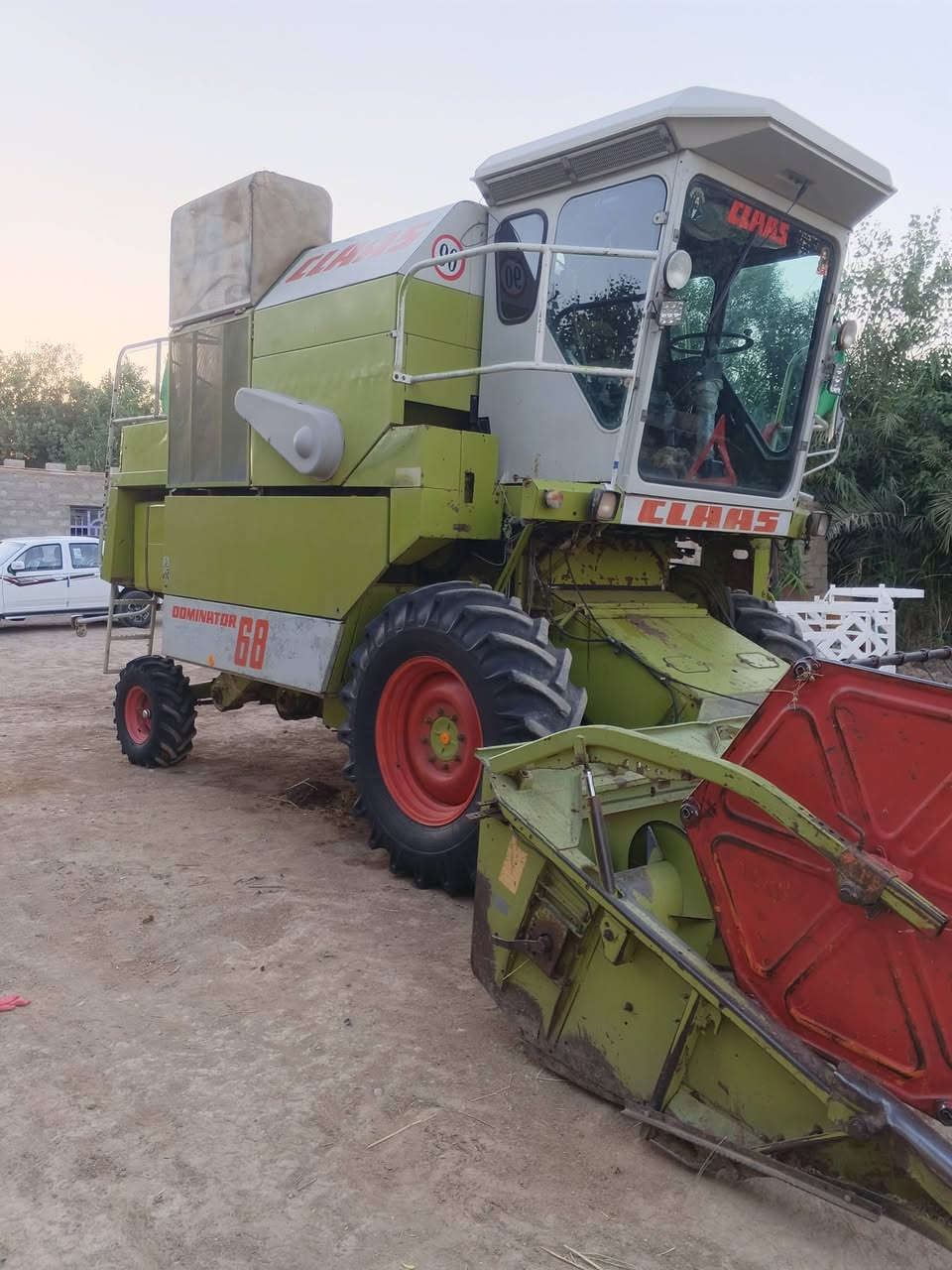 سلام عليكم للبيع حاصوده كلاص موديل 86 منفيس داخله بل 2010 رقم واسط مكينه مكفوله ومديومه مكفوله محرك كير هوزنات كهربائيات على وضع شركه تخم تاير جديد راديتر جديده مضخه جديده طبله تيسلة المكان واسط الدبوني الشراي يتصل ***********
