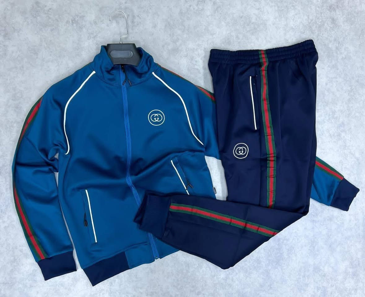 تراكات رجالية متوفرة 
علما الصورة حقيقية 😇
قياسات متوفرة 
التواصل عبر الواتس 
*********** توصيل بغداد والمحافظات 🚕🚕🚕❤️
