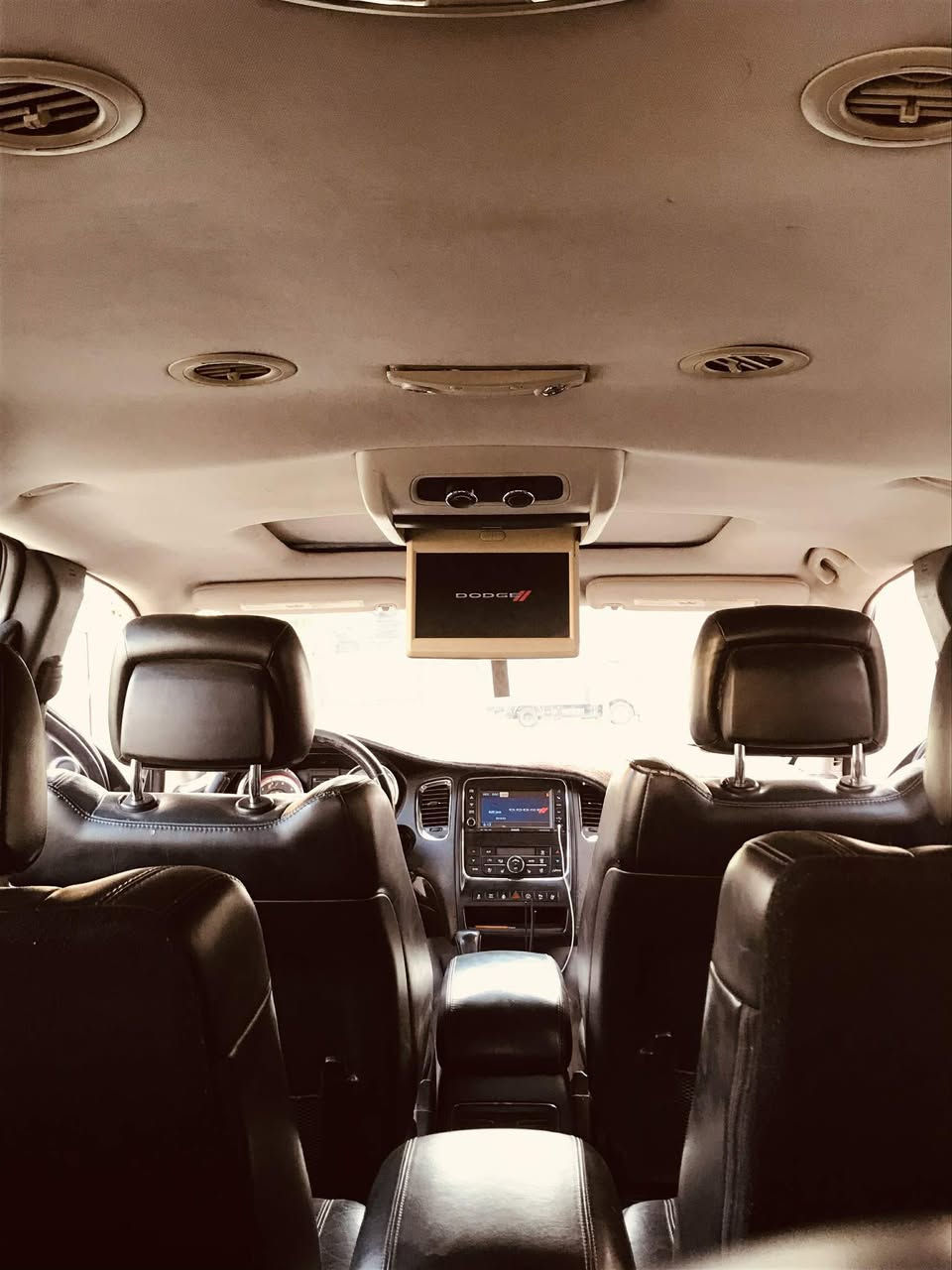 السلام عليكم دوج دورنكو 2013 RT  ماكس
رقم بصره
 فول مواصفات فتحه سقف شاشات عدد2
كشنات حضن اسود مختم R/T
تشغيل عن بعد 
7 راكب 
نضام eco/sport
تخم تاير جديد
صدر جديد
السيارة مابيها نقص 
ضررها جاملغ وبنيد وبيها صبغ مكانات  ابيع حزام 
السعر 138 وبيها مجال  
التواصل ***********
