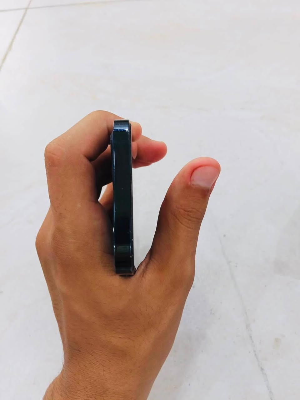 أيفون 12برو امريكي ذاكرة 512 بطارية 🔋 80%جهاز نضيف ما مبدل بي الي شي السعر450 لتواصل *********** متواجد واتساب فقط
