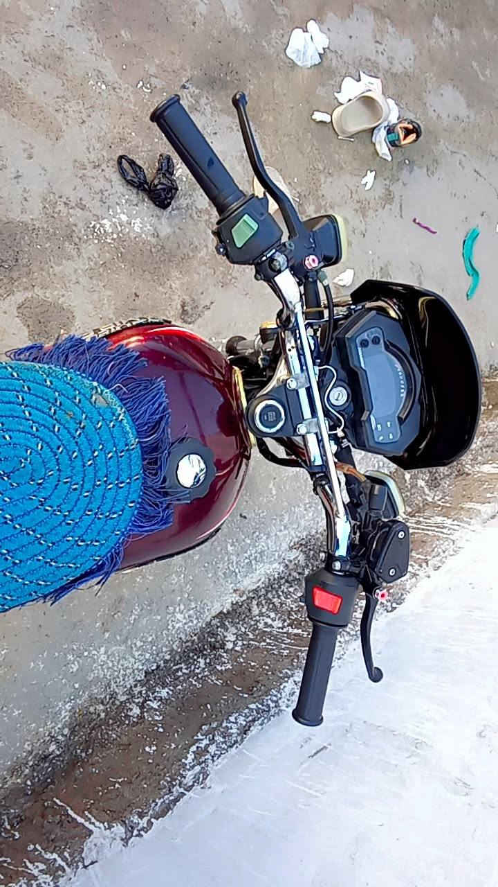 نامي بروو محسن 
مكينة 200 ،💯😈
موديل 24 
كامل مكمل أوراق 
المحرك كبس صافي اصفة من گلبك محتاج افلوسة 
مكان ديالى خانقين 
السعر 750 $ بي مجال الطيبين
،***********
