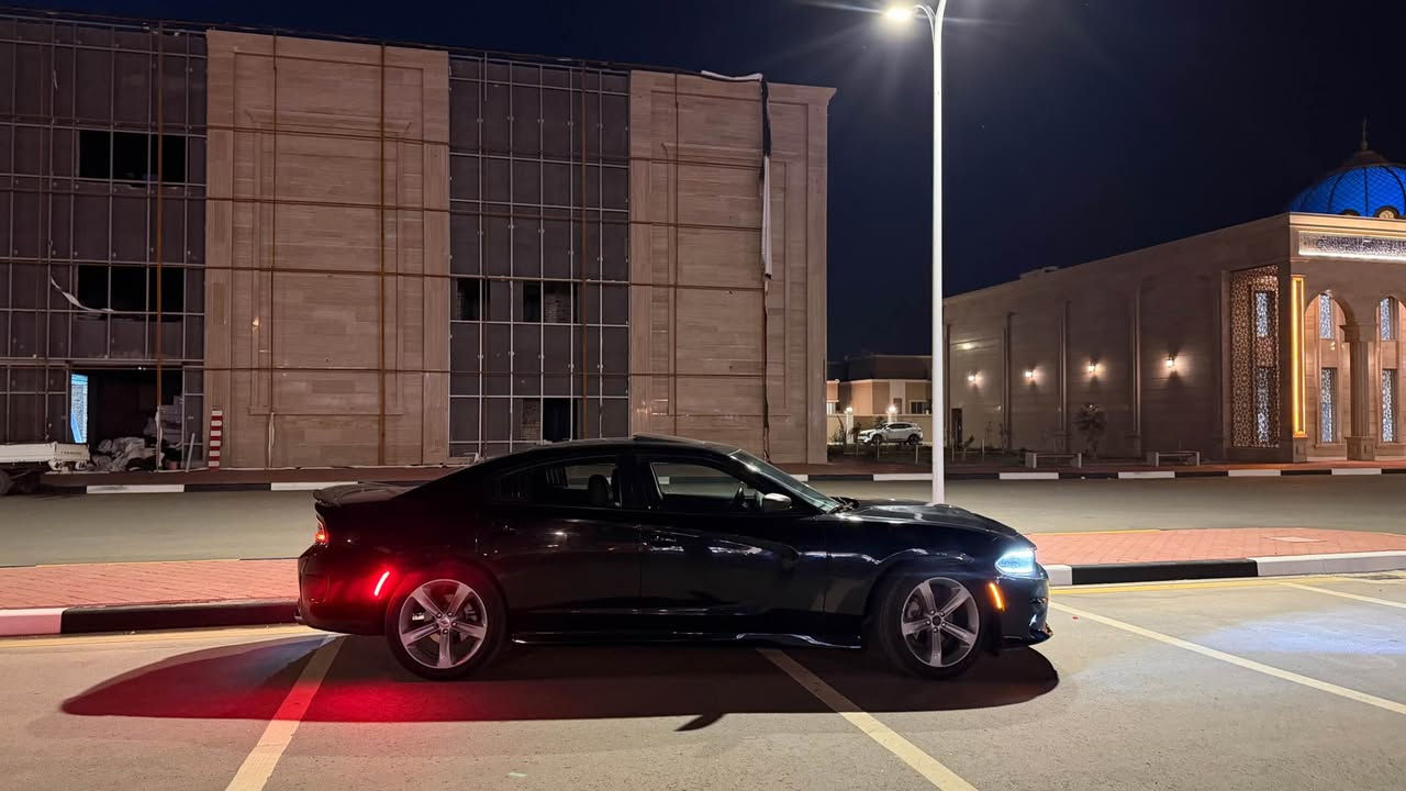 السلام عليكم جارجر ٢١ للبيع فقط فئه Sxt plus محدث GT السياره فول للاخير ماشيه ٥٩ ميل ضربتها جاملغ وبنيد بدون دواخل السياره جديده بمعنى الكلمه ماتحتاج مصرف السياره عارضها ب٢٢٥ وبيه مجال للشراي 
للتواصل *********** البصرة, العراق
