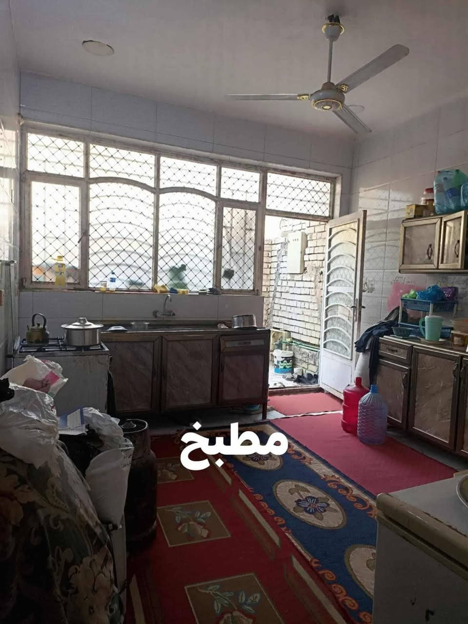 السلام عليكم دار للبيع السريدات الجديده الشارع المقابيل اسواق الشام المربع الثالث 
المساحه 120 متر طابق واحد سند 25
للاستفسار ***********
