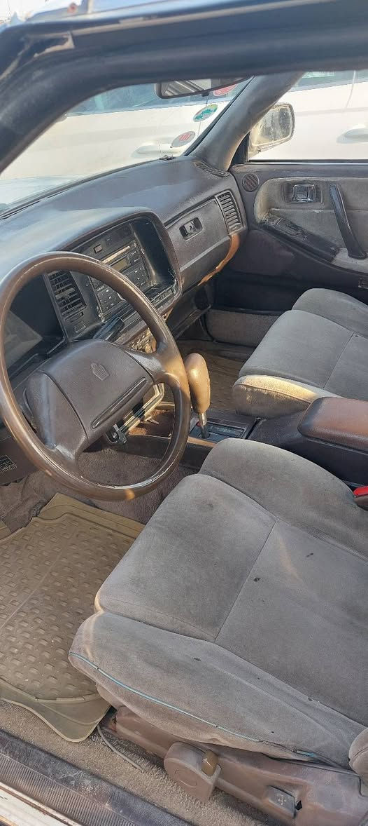 السلام عليكم تويوتا كراون هارتوب للبيع مديل ١٩٩١ كفالة عامة من الضربة والكص والنقل  كهربائيات كلها شغالة السنوية لنهاية ٢٠٢٦ السيارة جاهزة كشر كلش نظيف السعر ٣٨ مكاني بصرة الهارثة ***********
