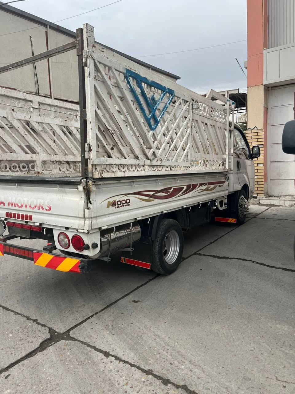 السلام عليكم كيا فحل للبيع 2020الشكل الجديد
السيارة كفالة عامة بيهة اصبعين بلباب مال سايق مكينة بيهة خيط تبخير كير مكفول منضومة تبريد جديدة باسمي رقم الجديد  تخم تاير جديد تحوير كامل السعر ١٥٥وبيهة مجال
***********
