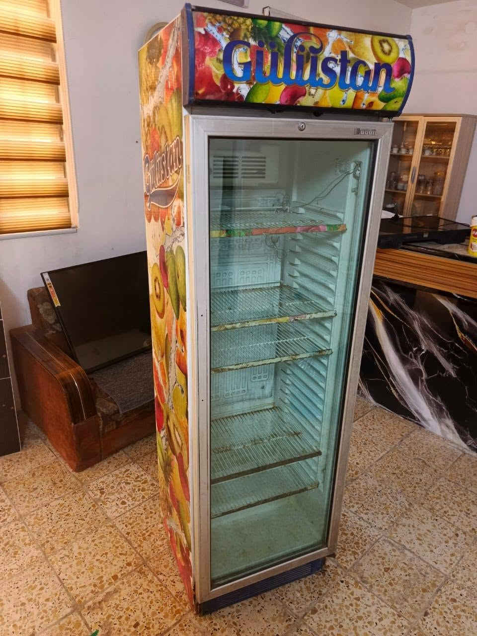 سلام عليكم شاشه حجم 50 فول نت ب300 نقصها ريموند مابيها الثانيه حجم32 بدون نت ب60 البراد عل فحص ب150 مكاني بغداد بلديات المعسكر ***********
