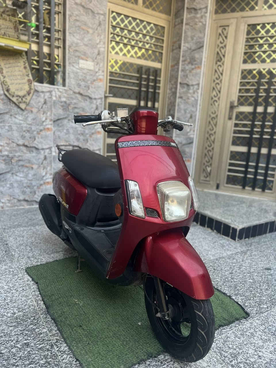 سلام عليكم بوليس مسطره خطين 2012 ماشيه 20500 مثل ما موضح بل شاشه مكينته جديده بل كارتون الدراجه حلوه ونظفيه والي ياخذه بل عافيه عليه مكاني مدينه الصدر عارضه ب950 ***********
