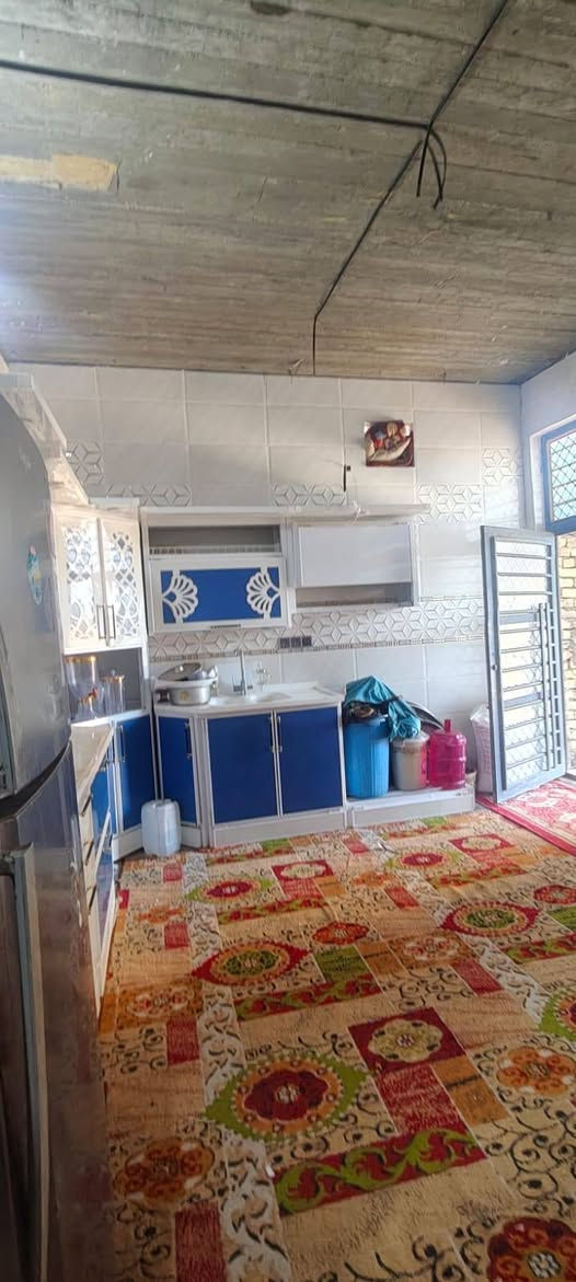 يالله بيت للبيع طابو زراعي سند25المساحه 200م ((( يرهم مراوس حسب الاتفاق عايز ارضيه  وسكف البتونه ))) بناء حديث 2025يتكون غرفتين صاله مطبخ ستقبال صحيات داخليه خارجية مناور بناء طابوق سقف مسلح خدمات كامله الموقع ممتاز كربلاء طويريج حي المستقبل مجمع طيبه قرب مدرسة الخوالد استفسار اكثر مراجعة مكتب الجمعيه للعقار مراسله واتصل  
*********** 
***********
