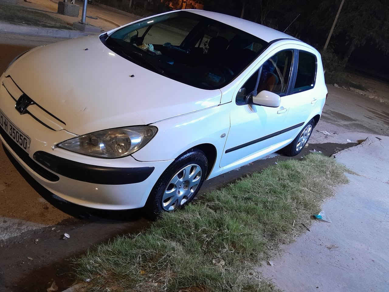 السلام عليكم بيجو 307 للبيع 2004
الصبغ بلادي مكينة وكير مكفولات تبريد ثلج
السيارة نضيفة كما موضح بل صور 
تحويل ثاني يوم العنوان بغداد الكرادة 
السعر 50 وبيها مجال للطيبين 
***********
