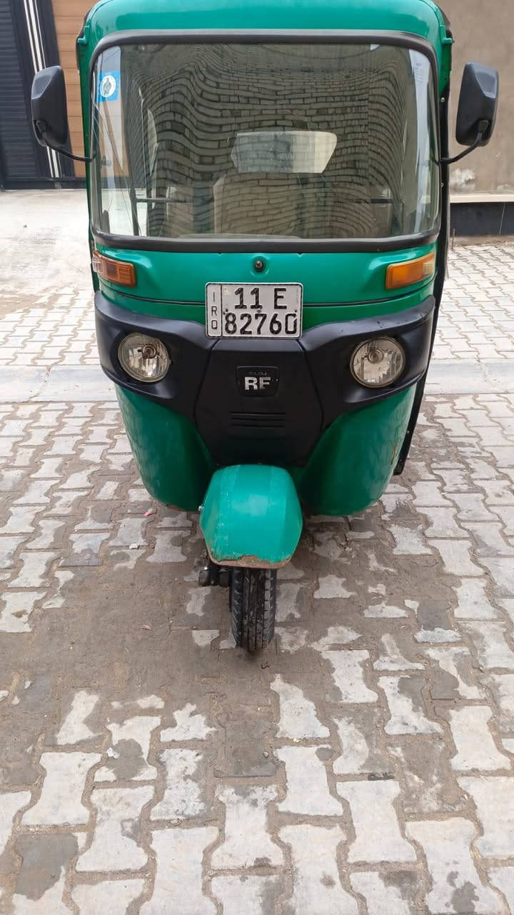 سلام وعليكم تكتك مديل 21 شهر 12 مرقم بغداد بسمي تكتك بيهة ضربه بلغد وبصفحة جاهزه من كل انواحي كبل لشارع تحويل ثاني يوم مكاني بغداد شعله ***********
