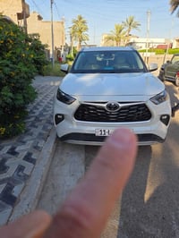 🚗 للبيع: تويوتا هايلندر XLE 6V 2022 ✨ التفاصيل: - محرك: V6 بنزين 3.5 ل...