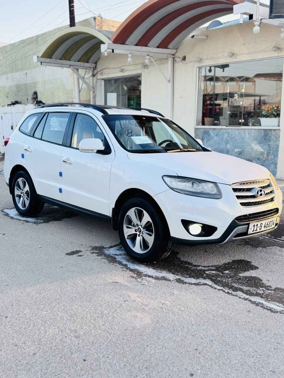 سلام عليكم 
سنتافي ٢٠١٢ رقم بغداد الجديد 
مكينه وكير كفاله 
فول موصفات 
٦ سلندر 
بصمه 
٧ راكب 
٣ قطع تبريد 
كشنات جلد 
٥ ويل كب فراشه 
كشن كهرباء 
حساس وكامره بلادي 
تبريد لمس 
سياره جديده واحلى من الصور بيه بارد قليل بربع الجاملغ الأمامي جهت العبري وتكحيل بطرف الباب والباقي كفاله صوره السونار ب المنشور 
مكان السياره الديوانيه-عفك  
*********** محمد
