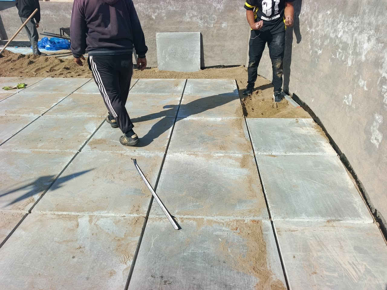 تطبيك شتايكر كرستة وعمل فلين او بدون فلين
1 تنضيف
2فلانكوت إماراتي 
3 زفت
4 زميج
5 تطبيك الأشتايكر
6 فلين ابيض عراقي ٣ سم
7 فلين ابيض عراقي ٥ سم
8فوم الاازرك ٣ سم
9فوم الاازرك ٥ سم
10 نايلون
قلع واعادة ماستك واعادة السطوح القديمه 
للااستفسار اكثر الاتصال
***********
***********
